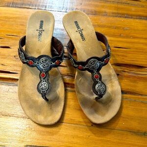 Brown Leather Minnetonka Thong Sandals - Bead Detailing